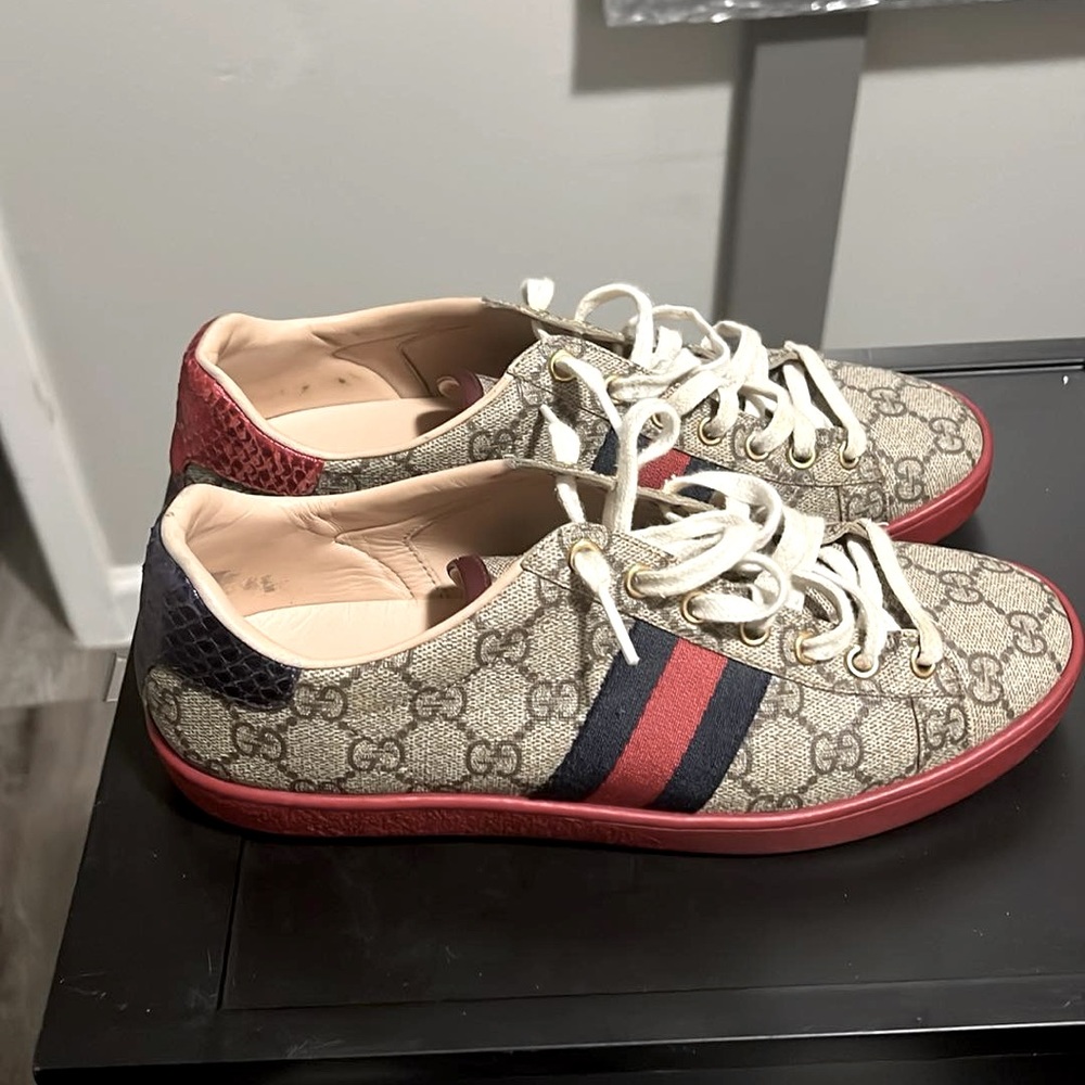 Gucci fair wearing but a lot left to go need a good home No Box